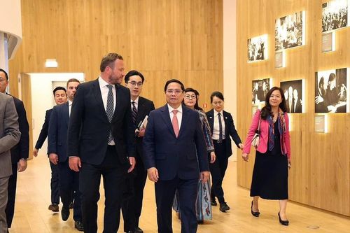 Thủ tướng Phạm Minh Chính và Phu nhân tìm hiểu mô hình hợp tác công tư về văn hóa ở Tallinn