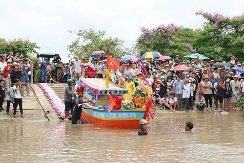 Tưng bừng lễ hội cúng biển Mỹ Long tại Trà Vinh