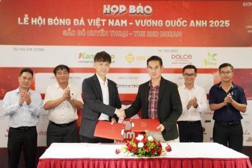 Các ngôi sao của tuyển Việt Nam đối đầu những tên tuổi thế hệ vàng của MU tại Đà Nẵng