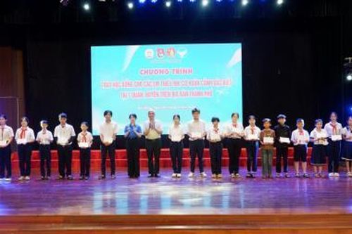 Sôi nổi 'Ngày hội tuổi thơ' lần thứ 6 với chủ đề 'Vì hạnh phúc trẻ thơ'