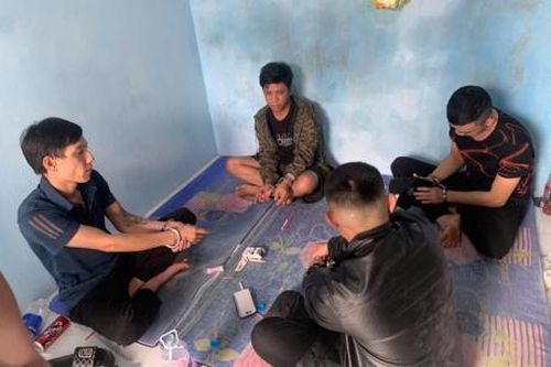Tóm cả 'ổ nghiện'