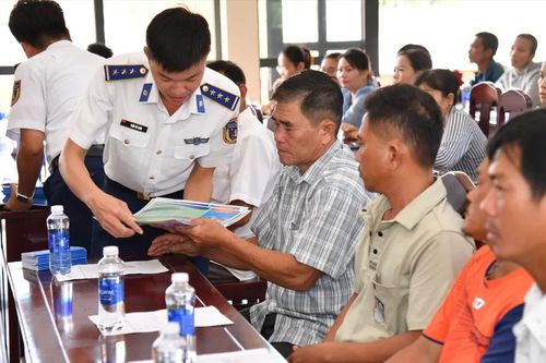 Cảnh sát biển Vùng 4 đồng hành cùng ngư dân Kiên Giang