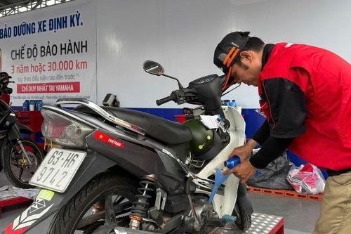 Công nhân được chăm sóc sức khỏe, thay nhớt xe miễn phí