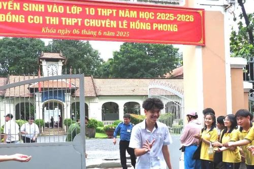 TPHCM: Cảm xúc lẫn lộn sau bài thi môn chuyên, tích hợp