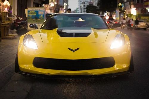 'Tóm gọn' Chevrolet Corvette C7 độ cánh gió khủng tại Hà Nội