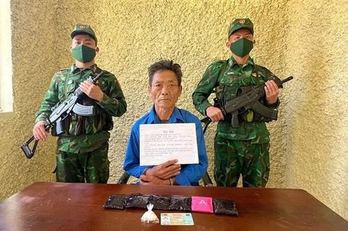 Bắt giữ người đàn ông gần 70 tuổi ở Điện Biên mua bọc ma túy bán kiếm lời