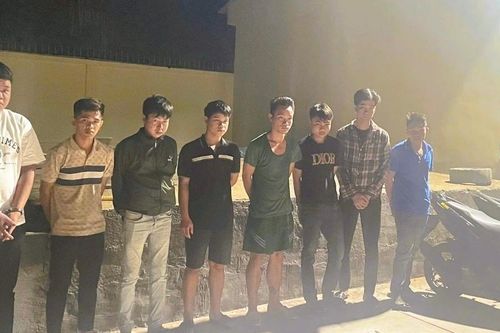Bắt giữ 8 đối tượng mang hung khí gây rối trật tự công cộng ở Đồng Nai