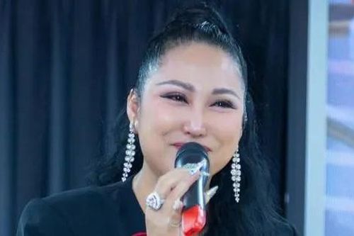 Showbiz 7/6: Phi Thanh Vân lên chức Phó viện trưởng