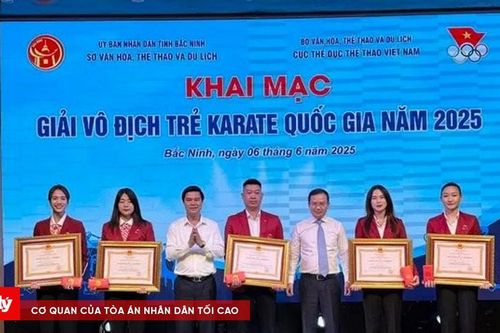 4 nữ tuyển thủ karate được tặng Huân chương Lao động hạng Nhì