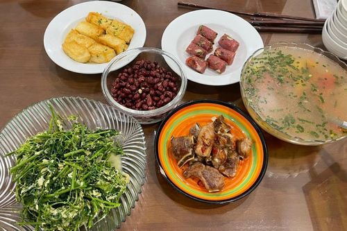 5 thói quen xấu khi ăn cơm cần bỏ ngay