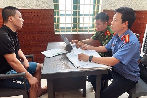Khởi tố kẻ uy hiếp, ép người gây tai nạn bồi thường thiệt hại