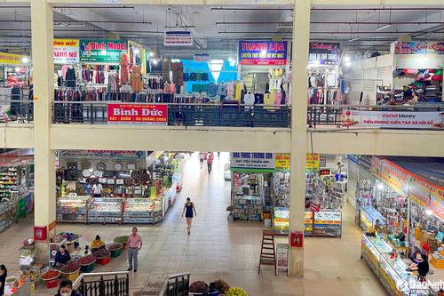 Tiểu thương chợ Vinh đồng loạt mở cửa kinh doanh trở lại