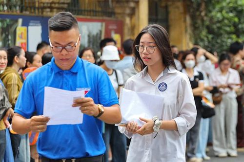 Hà Nội: Thí sinh hào hứng vì đề thi môn Ngữ văn vào lớp 10 không quá khó