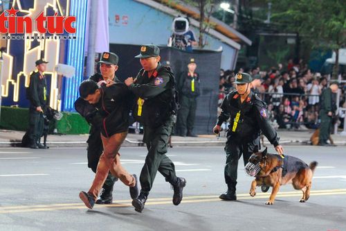 Ấn tượng màn biểu diễn cảnh khuyển của lực lượng Cảnh sát Cơ động