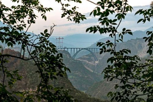 Cầu đường sắt cao hơn tháp Eiffel: Ấn Độ phô diễn sức mạnh hạ tầng tại 'chảo lửa' Kashmir