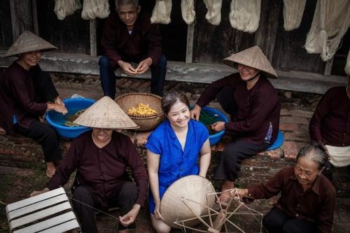 Bài 1: Gõ cửa thế giới bằng sợi tơ quê nhà