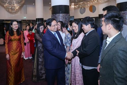 Thủ tướng đề nghị hỗ trợ kiều bào đầu tư, kết nối giao thương