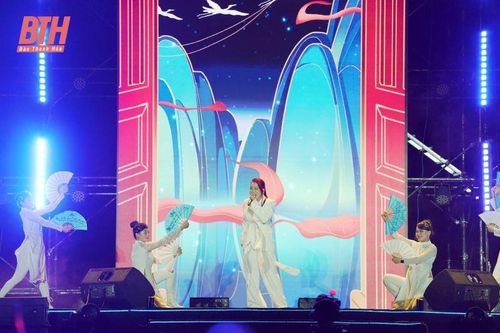 Bùng nổ với đêm đại hội âm nhạc Vlasta Summer Fest 'Sea The Soul' Sầm Sơn