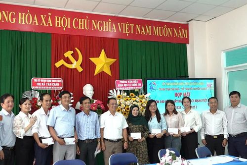 Họp mặt kỷ niệm 100 năm Ngày Báo chí cách mạng Việt Nam