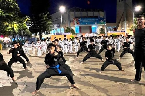 Nhộn nhịp lớp năng khiếu dành cho trẻ em dịp hè