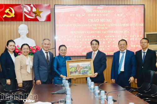 Bí thư Tỉnh ủy Nghiêm Xuân Thành tiếp Đại sứ nước Cộng hòa dân chủ nhân dân Lào tại Việt Nam