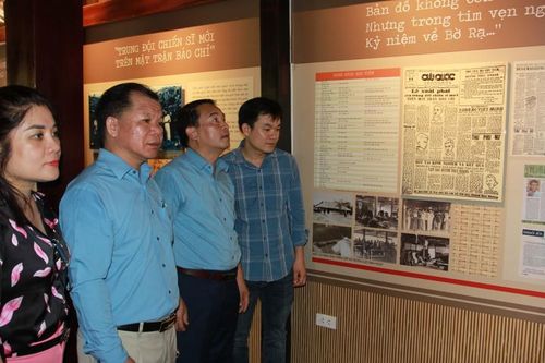 Cán bộ, hội viên Hội Văn học Nghệ thuật và Nhà báo tỉnh tham gia hoạt động về nguồn tại Thái Nguyên