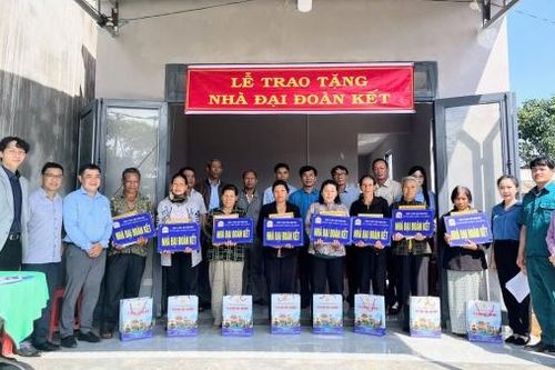 Đơn Dương: Trao 8 căn nhà Đại đoàn kết cho các hộ đồng bào dân tộc thiểu số