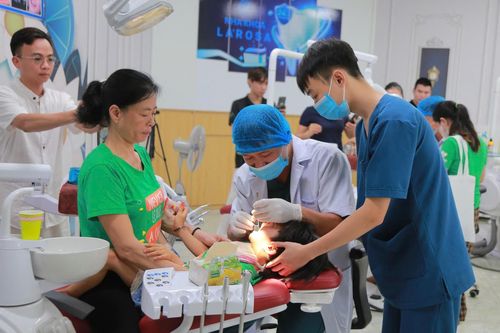 Chương trình 'Nâng niu nụ cười siêu nhân'