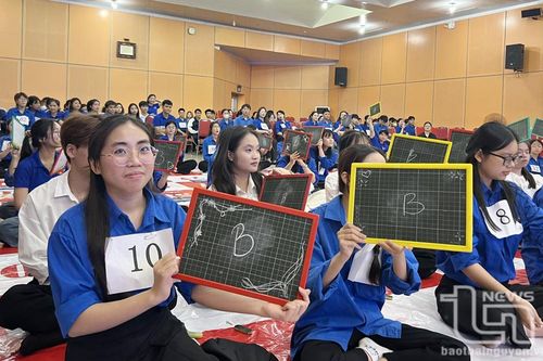 Tổ chức cuộc thi 'Rung chuông vàng' trong sinh viên