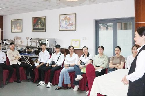 Quan tâm nguồn nhân lực khách sạn, nhà hàng