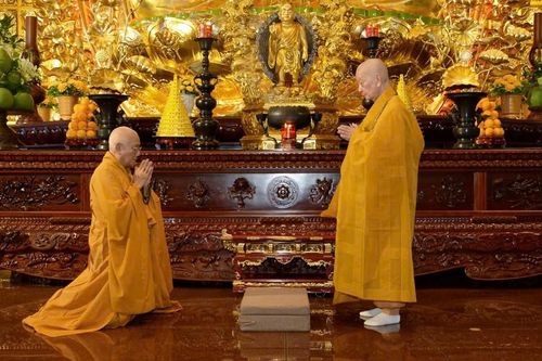 Đức Pháp chủ cùng chư Tăng tác pháp An cư kiết hạ Phật lịch 2569 tại Việt Nam Quốc Tự
