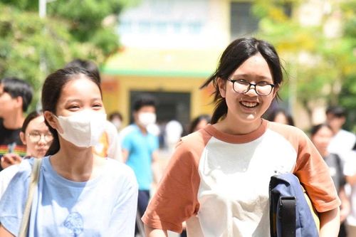 Thí sinh phấn khởi vì đề Ngữ văn vào lớp 10 Hà Nội vừa sức, tự tin đạt trên 8 điểm