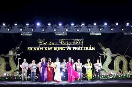 Trao giải các cuộc thi 30 năm thành lập quận Tây Hồ