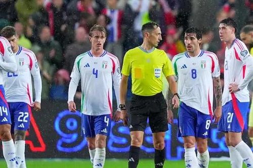 Italia và Bỉ gây thất vọng trong trận ra quân