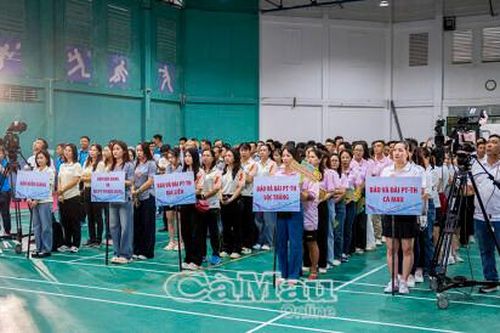 Gắn kết tình đồng nghiệp, bền chặt nghĩa tình