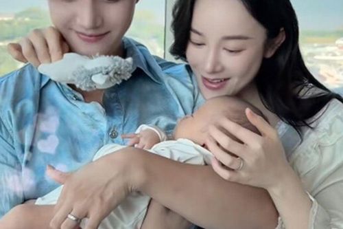 Sinh con đầu lòng, nữ diễn viên lấy chồng Hàn Quốc khoe thuê 11 giúp việc chăm cả mẹ và bé