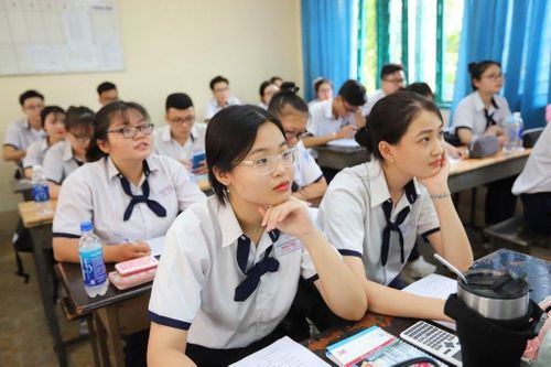 Thủ tướng yêu cầu ưu tiên bố trí ngân sách tổ chức dạy học 2 buổi/ngày