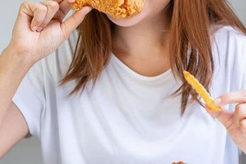 Vì sao ăn thịt gà khiến răng đau lại càng đau thêm?