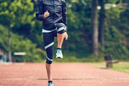 5 bài tập khởi động không thể bỏ qua cho người trên 40 tuổi