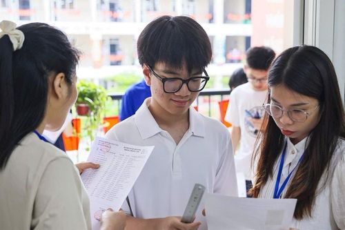Đề thi nhiều câu hỏi khai thác các bài Toán thực tế, có chiều sâu và định hướng rõ ràng