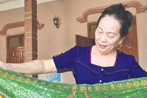 Một đời níu giữ tuồng cổ