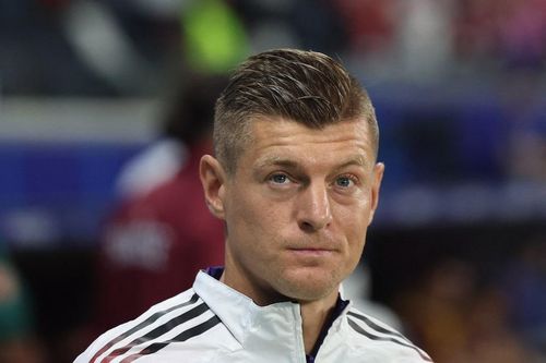 Hành động đẹp của Raul với Kroos khiến fan Real phấn khích