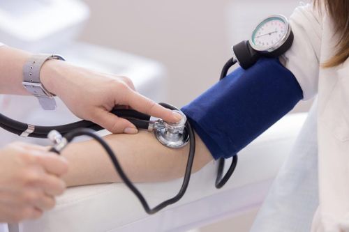 5 việc cần làm để kiểm soát tình trạng huyết áp thấp