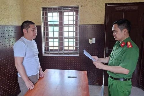 Người đàn ông dùng súng bắn gia đình nhà vợ