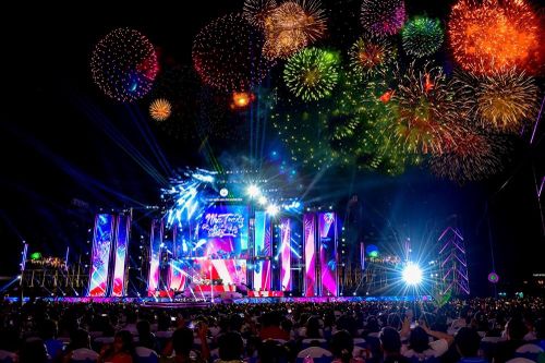 Màn pháo hoa thắp sáng đêm khai mạc Lễ hội Văn hóa – Du lịch biển Nha Trang