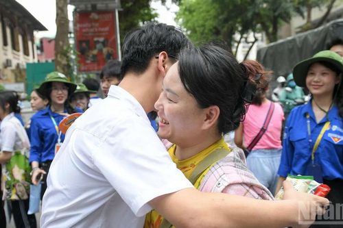 Thí sinh Hà Nội nhận xét: Đề thi vào lớp 10 vừa sức và gần gũi