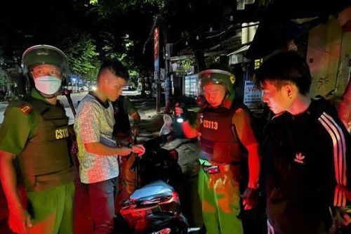 Khống chế nhiều nhóm thanh thiếu niên vi phạm pháp luật trên đường phố