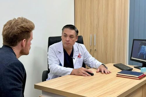 Bệnh viện Bình Dân phẫu thuật thành công ca hẹp niệu đạo phức tạp cho bệnh nhân người Mỹ