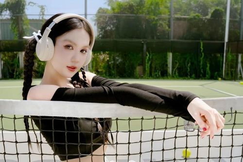 Ngọc Trinh đến sân pickleball khoe visual cực slay
