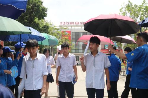Đề môn Toán vào lớp 10 Hà Nội dễ, thí sinh tự tin 'thủ khoa'